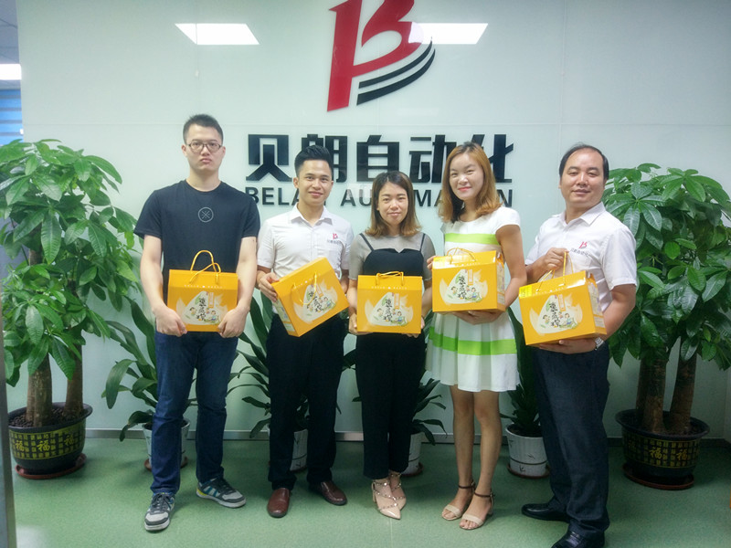 貝朗自動化設備公司-粽子發(fā)放現場