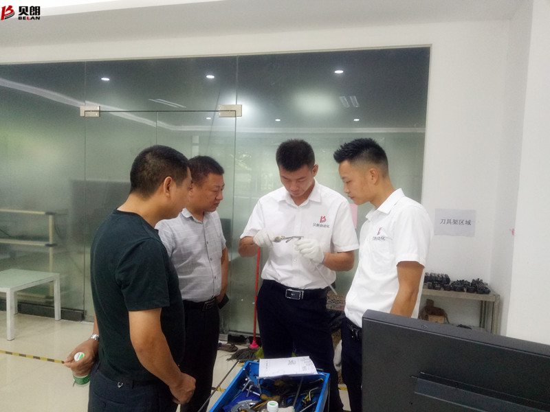 東莞客戶參觀貝朗智能全自動(dòng)彎線機(jī)，連連稱贊！